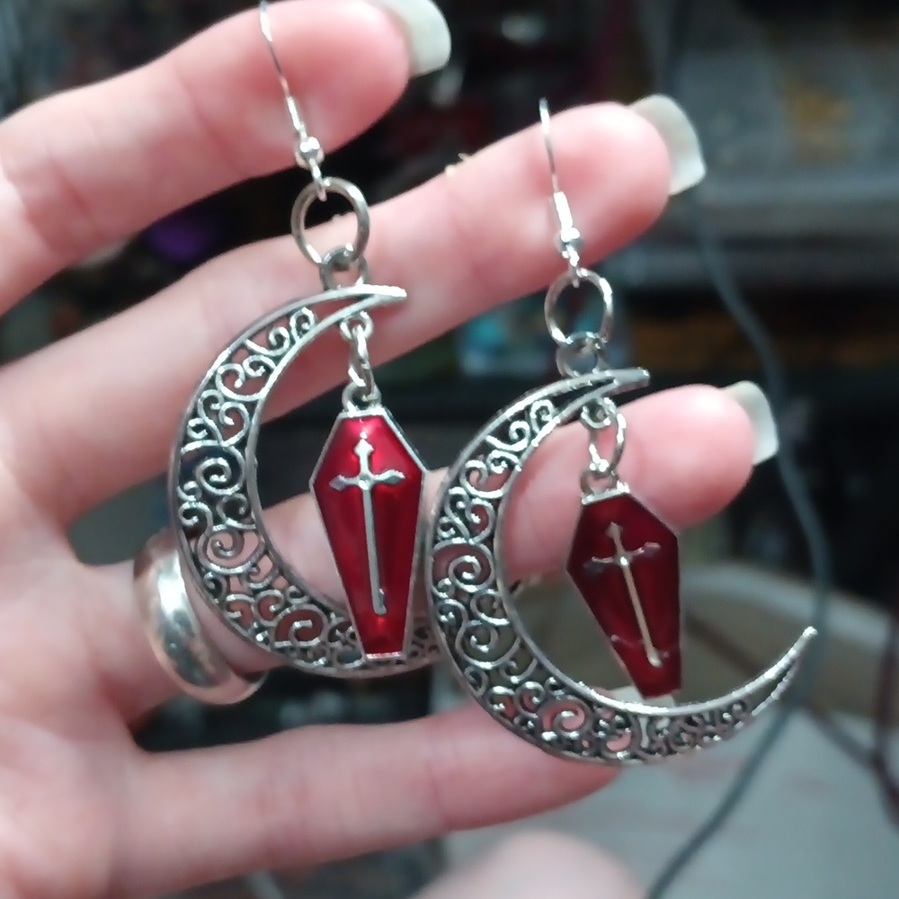 S925  sterling silver moon with coffin  earrings